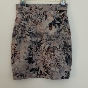 H&M Floral Pencil Skirt - Size 6 - Runs Small